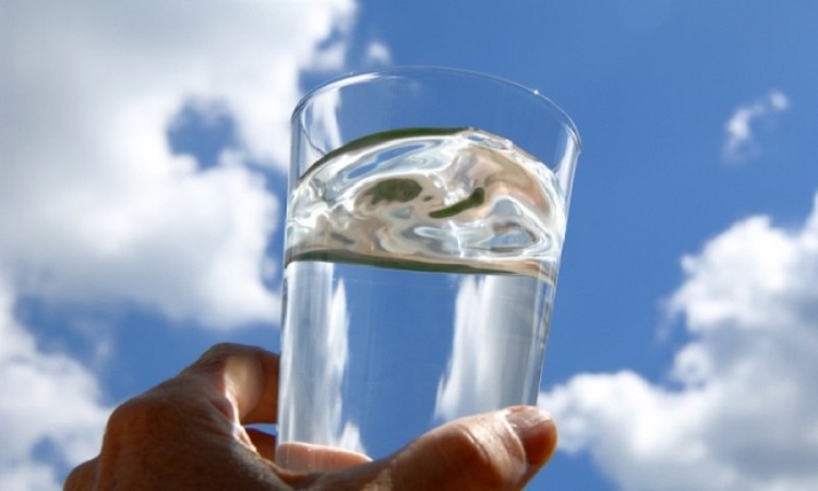 Μύθος τελικά τα 8 ποτήρια νερό καθημερινά;